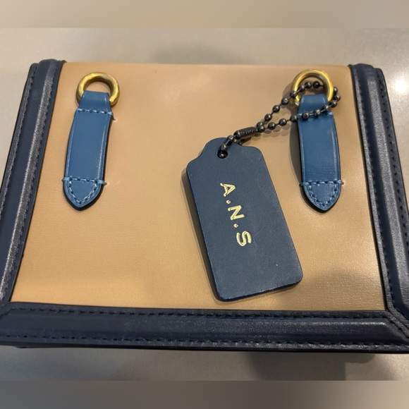 Coach Hutton Wallet/Clutch In Colorblock ... - Picture 2 of 3